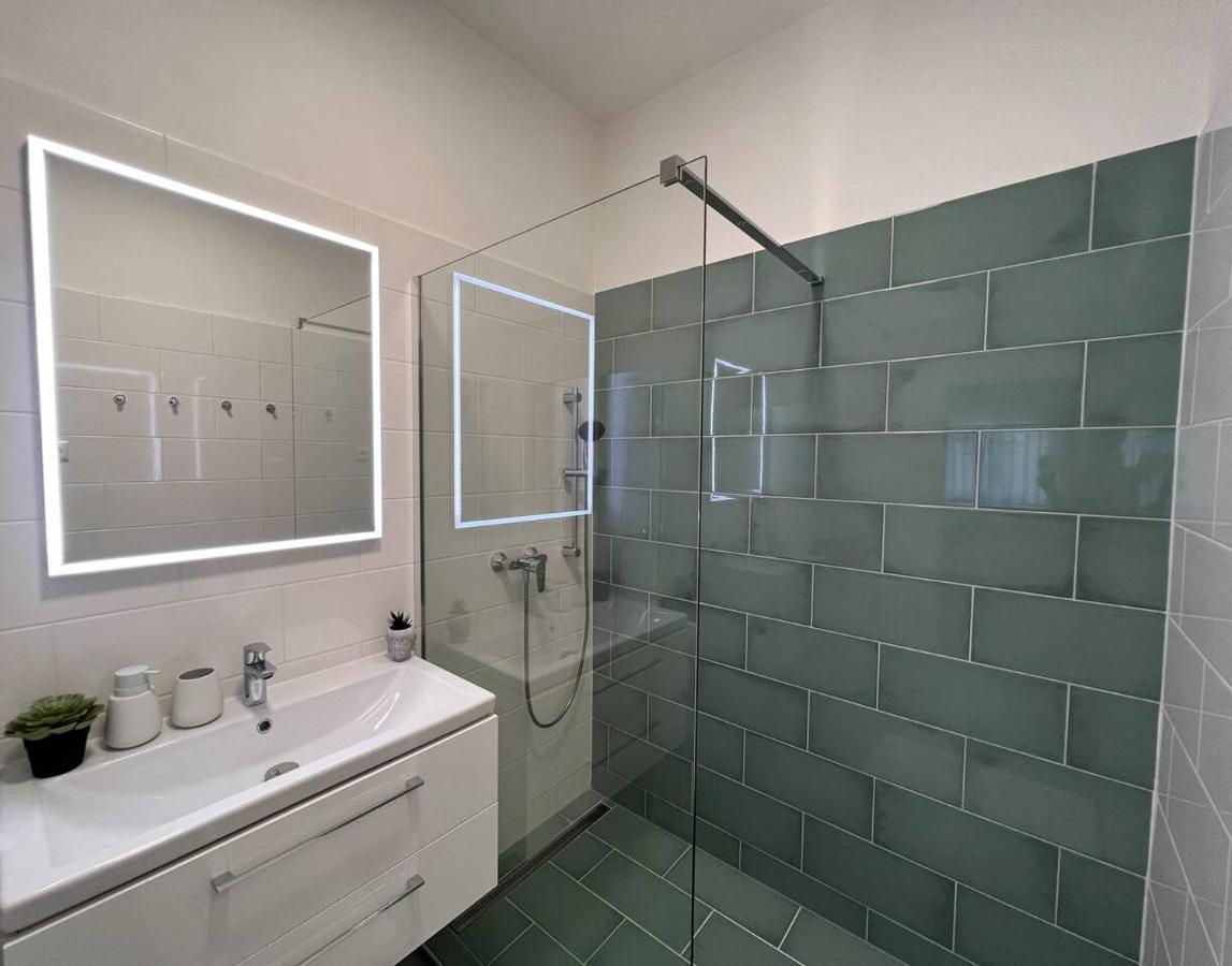 96M2 Of Comfort And Style: 4Bd Apartment In Old Town Pressburg Exterior foto
